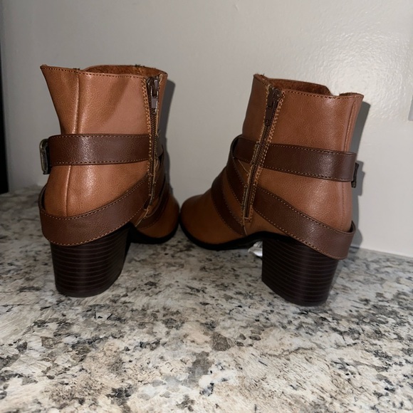 Rogue Helium Ankle Boots/Booties (women’s 7.5) - Picture 2 of 3